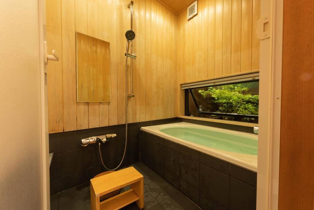祇園せいじ庵。お風呂が素敵な貸切京町家。Netflix見放題。 Villa Kyoto Ngoại thất bức ảnh